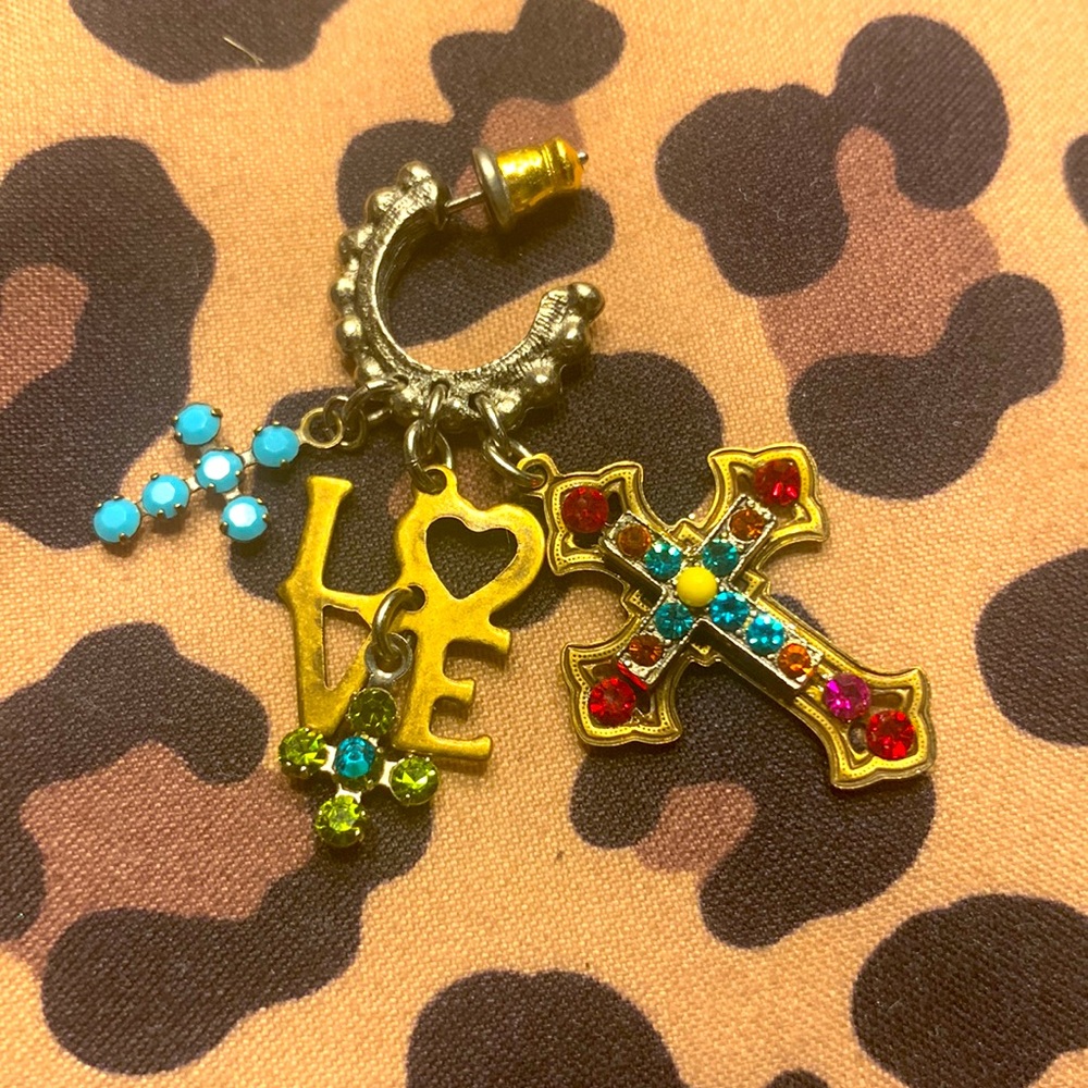NWT⭐️F.A.I.T.H. Company “It’s a Charmed Life” Cross Charms EARRINGS GG-E146B - Picture 2 of 5